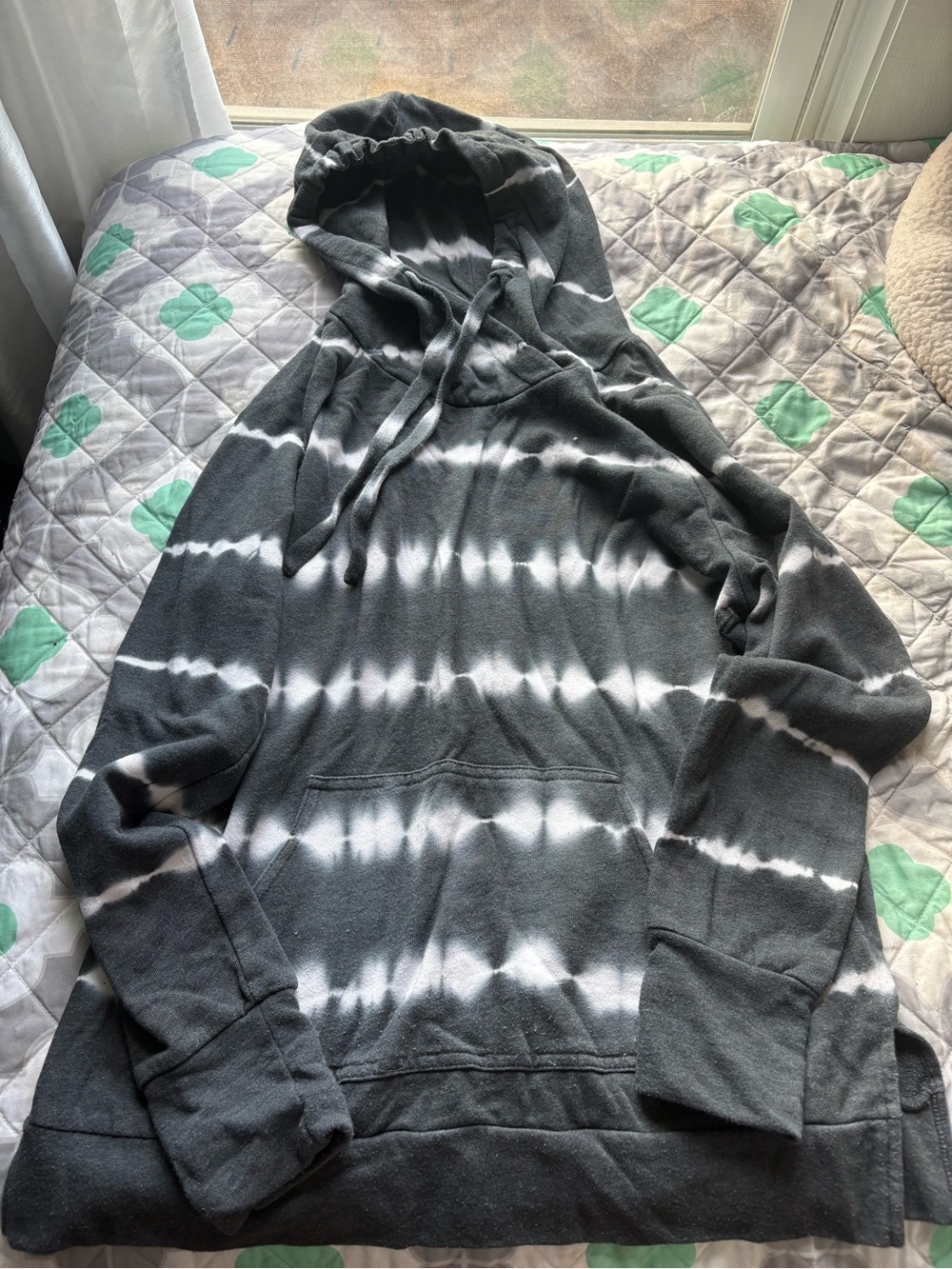 GreenTea Black & White Striped Tie-Dye Hooded Pullover